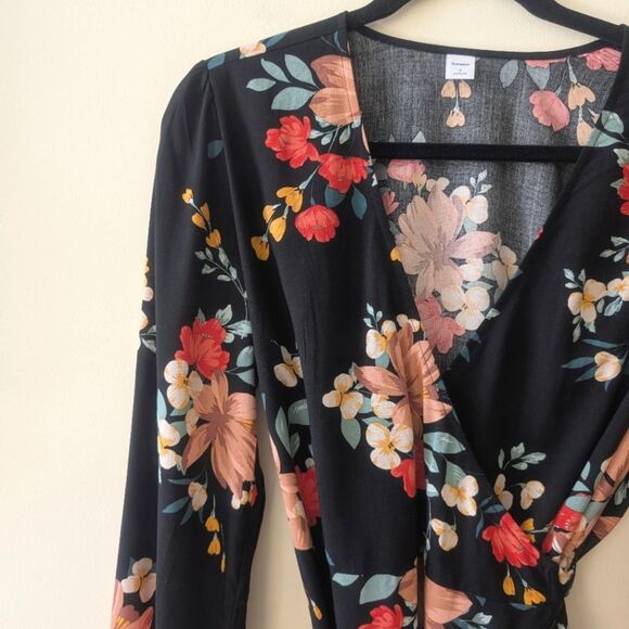 Old Navy Black Floral-Print Tie-Belt Wrap Blouse Size Small - Picture 5 of 8